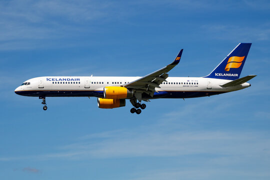 Icelandair Boeing 757-200 (TF-FIS) landing at Hamburg Airport on July 6, 2017 in Hamburg, Germany