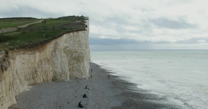 Clouds, waves, sea, beach, people, chalk cliffs Seven Sisters, Birling Gap near Eastbourne, East Sussex, England, Great Britain