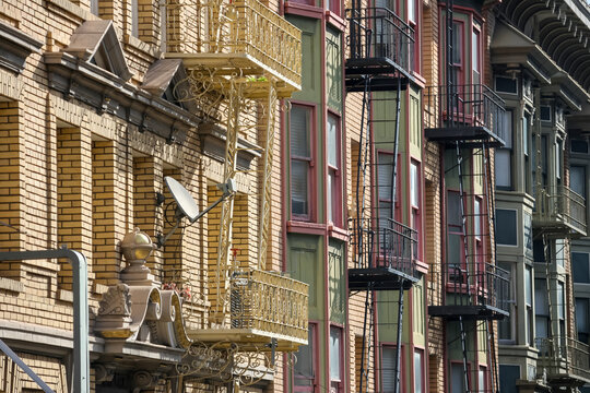 San Francisco apartments with bay windows and fire escapes