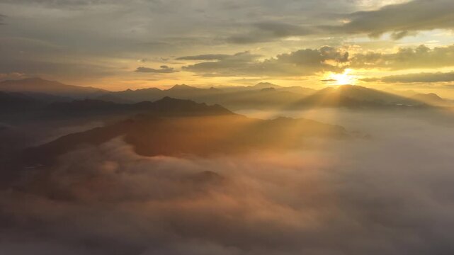 高千穂・国見ヶ丘に広がる雲海の絶景 空撮