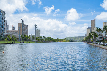 Obraz premium Ala Wai Canal and Diamond Head in Hawaii 