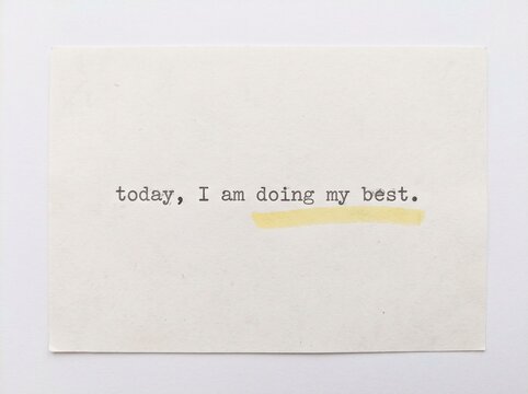 A motivational note with the text today I am doing my best written on paper.