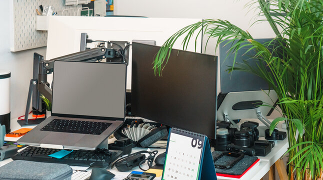 studio desk setup laptop dual monitor setup workspace