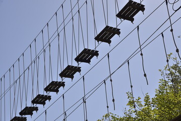 Obraz premium Multi adventure crossing with suspended wooden platforms