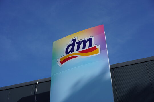 Filiale der Drogeriemarktkette dm am S-Bahnhof Karow in Berlin am 28.09.2026
