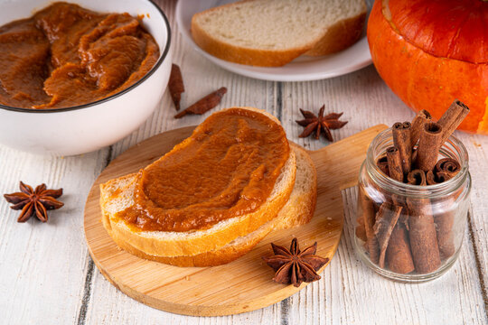 Homemade Spiced Pumpkin Butter, Tasty vegetable smooth, flavorful fall spread for toasts and sandwiches. Delicious pumpkin puree with fall seasonal spices