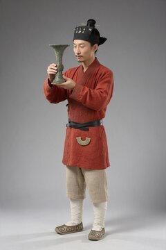 Chinese Shang Dynasty Official of the Duo-Ya Holding a Bronze Gu
