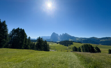 Obraz premium Alpe di Siusi at sunny morning sunrise, Dolomites mountains, Italy