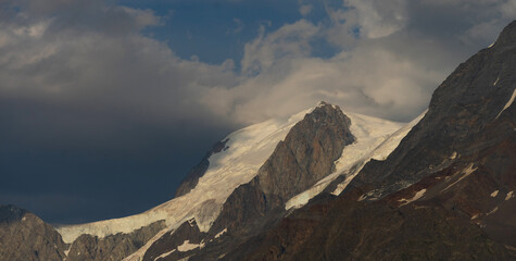 Obraz premium Snowy peak of my Montblanc mountain 