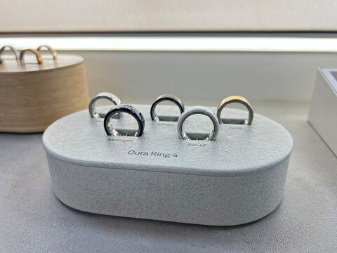 Retail display of Oura Ring 5 smart rings in multiple metallic finishes arranged on a sample stand. Wearable health technology and design. PRAGUE - September 27, 2026.
