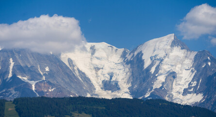 Obraz premium Snowy peak of my Montblanc mountain 