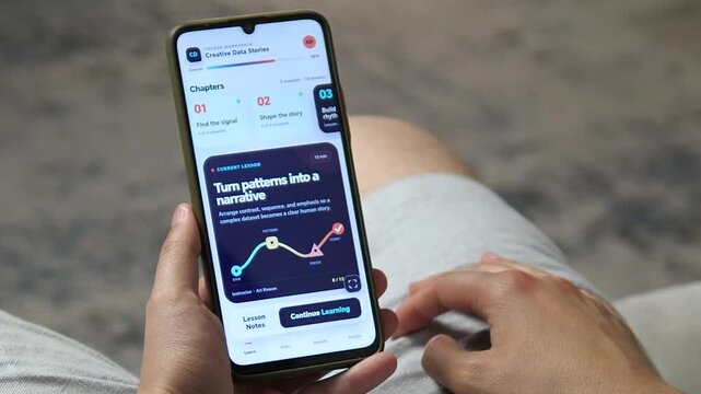Person uses a mobile learning platform focused on data storytelling, reflecting the growth of online education, digital skills and flexible professional development.