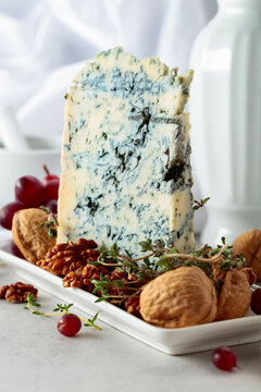 Gorgonzola cheese with walnuts, red grapes, and thyme.
