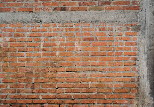Textura de pared de ladrillo rojo envejecido, muro r&uacute;stico con cemento y ladrillos expuestos