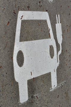 symbol for an electric car charging station in Germany