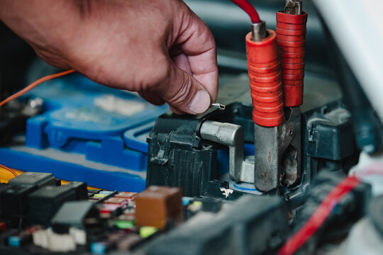Checking Car Electrical Connection