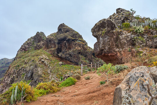 Trail to rocky viewpoint, Tenerife