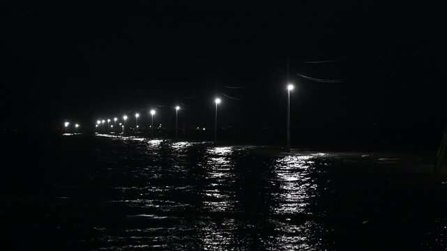 夜の長部田海床路