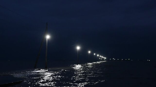 夜の長部田海床路
