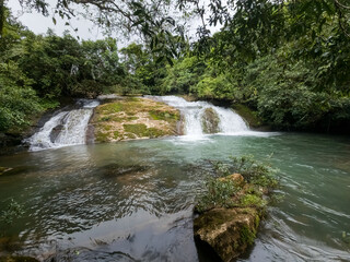 Gran rio con cascadas en montañas de Panama © crist.cort