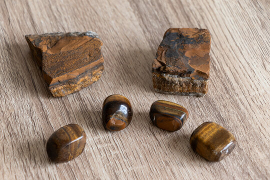 grupo de piedras conocidas como "Ojo de tigre", usada en gemoterapia