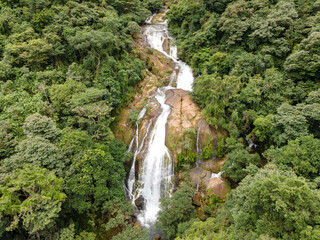 Gran rio con cascadas en montañas de Panama © crist.cort