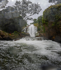 Gran rio con cascadas en montañas de Panama © crist.cort