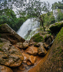 Gran rio con cascadas en montañas de Panama © crist.cort