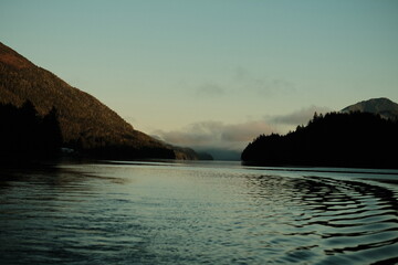 Obraz premium Mountain inlet at sunset
