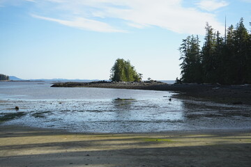 Obraz premium Low tide beach with islets