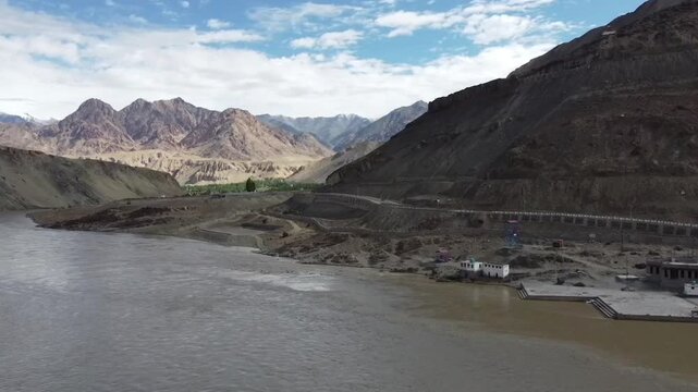 zanskar river in ladakh