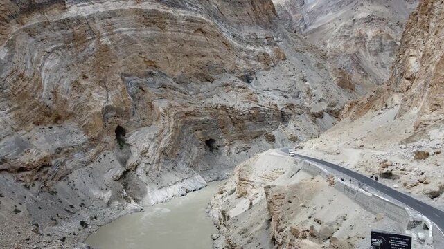zanskar river in ladakh