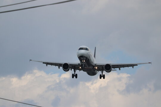 Avion de ligne planespotting a&eacute;roport de Montr&eacute;al