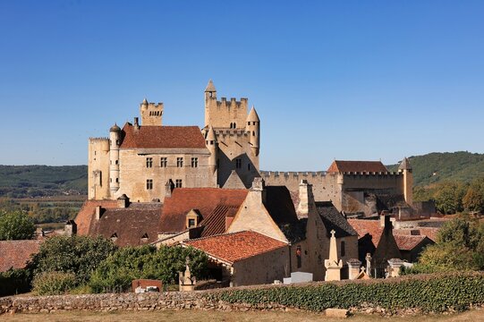 Le village perch&eacute; de Beynac et son chateau