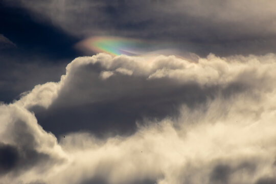 BEAUTIFUL sly and cloud iridescence