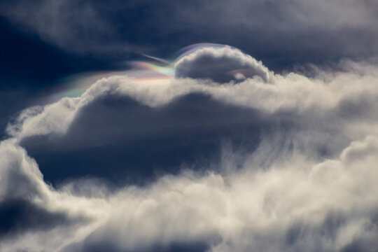 BEAUTIFUL sly and cloud iridescence