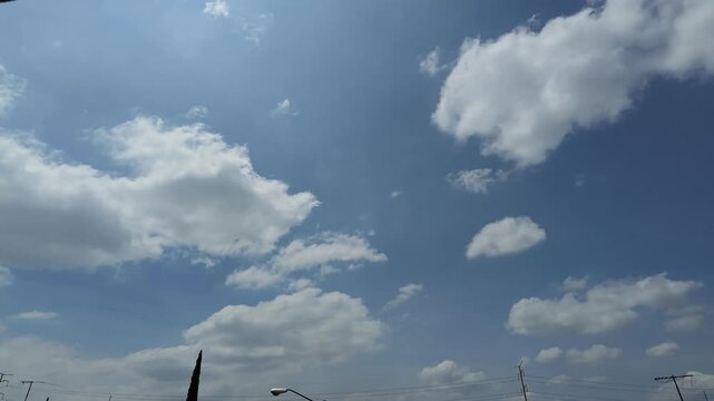 nubes, timelapse, nubes en movimiento, cielo, cielo nublado, movimiento de nubes, formaci&oacute;n de nubes, nubes blancas, nubes de tormenta, clima, meteorolog&iacute;a, atm&oacute;sfera, paisaje, cielo azul, naturaleza,