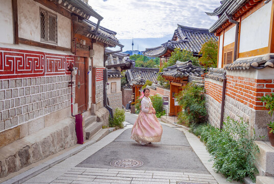 The most beautiful Viewpoint bukchon hanok village,
panoramic, tourist attractions in the city park of seoul City,
 Asia business concept image,panoramic modern cityscape building in korea. 