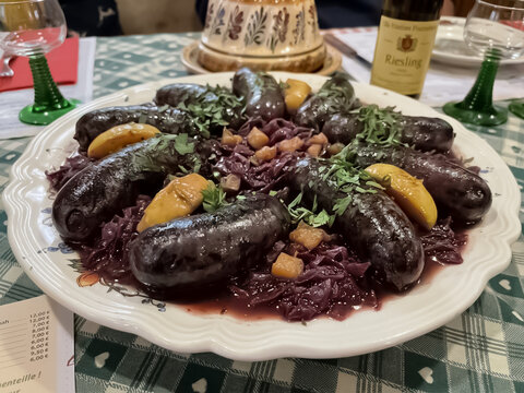 Bluetw&uacute;scht, boudin noir sur lit de chou rouge confit 