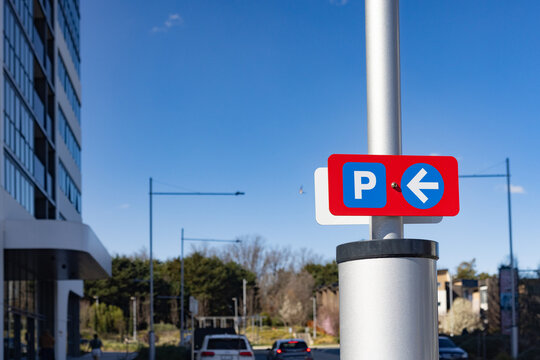 Parking sign and arrow on a pole