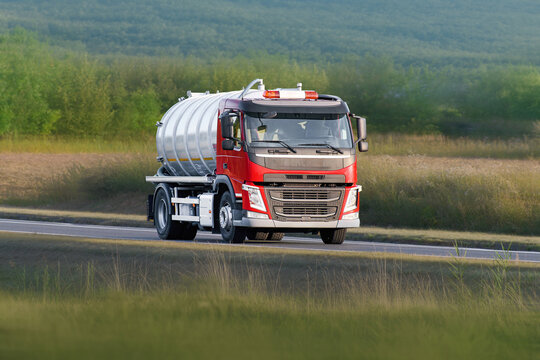 Global fuel industry moving crude oil