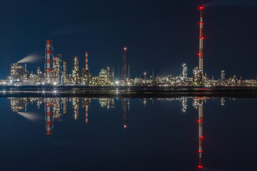 Fototapeta premium 青崎から望む工場夜景（大在ディズニー）
