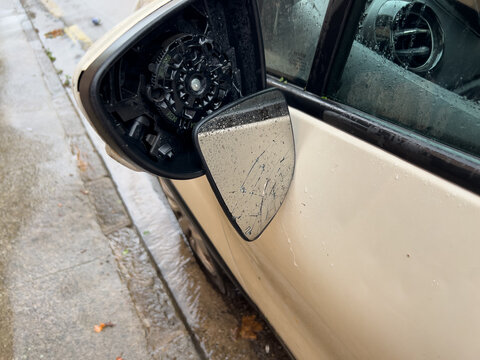Car side mirror broken after accident in Olot