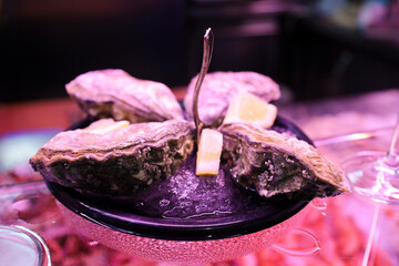 French oyster platter in a restaurant © SoniaBonet