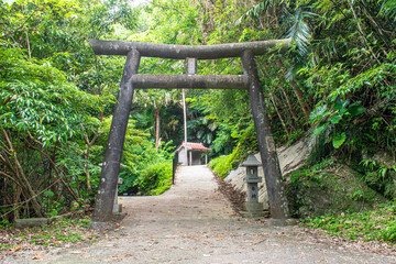 沖縄県大宜味村　喜如嘉の七滝拝所 © kintomo