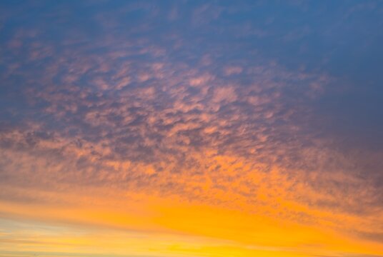 Vibrant colorful sunset sky with dramatic clouds and glowing gradient twilight horizon,A breathtaking panoramic view of a vibrant colorful sunset sky filled with dramatic wispy clouds, transitioning. 