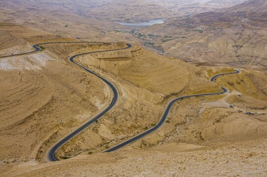 Serpentine Road in King's Canyon, Jordan