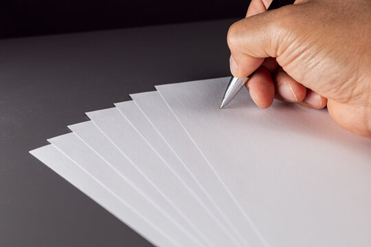 Papel y bol&iacute;grafo