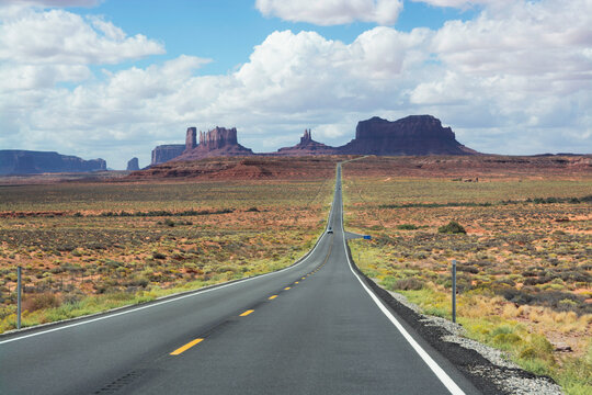 Highway to Monument Valley, Forrest Gump Point, Utah, USA