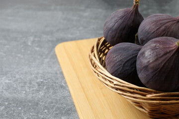 Fresh autumn figs on a colored background.  © Pixora ST 